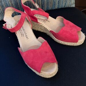 Red sandals - like new